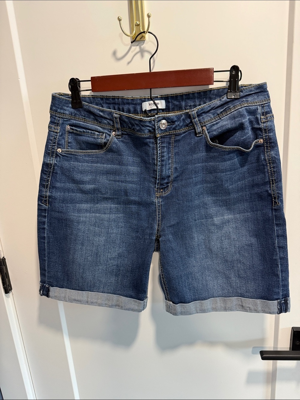 Kensie Women's Medium Dark Blue Cuffed Denim Stretch Shorts Size 12/31